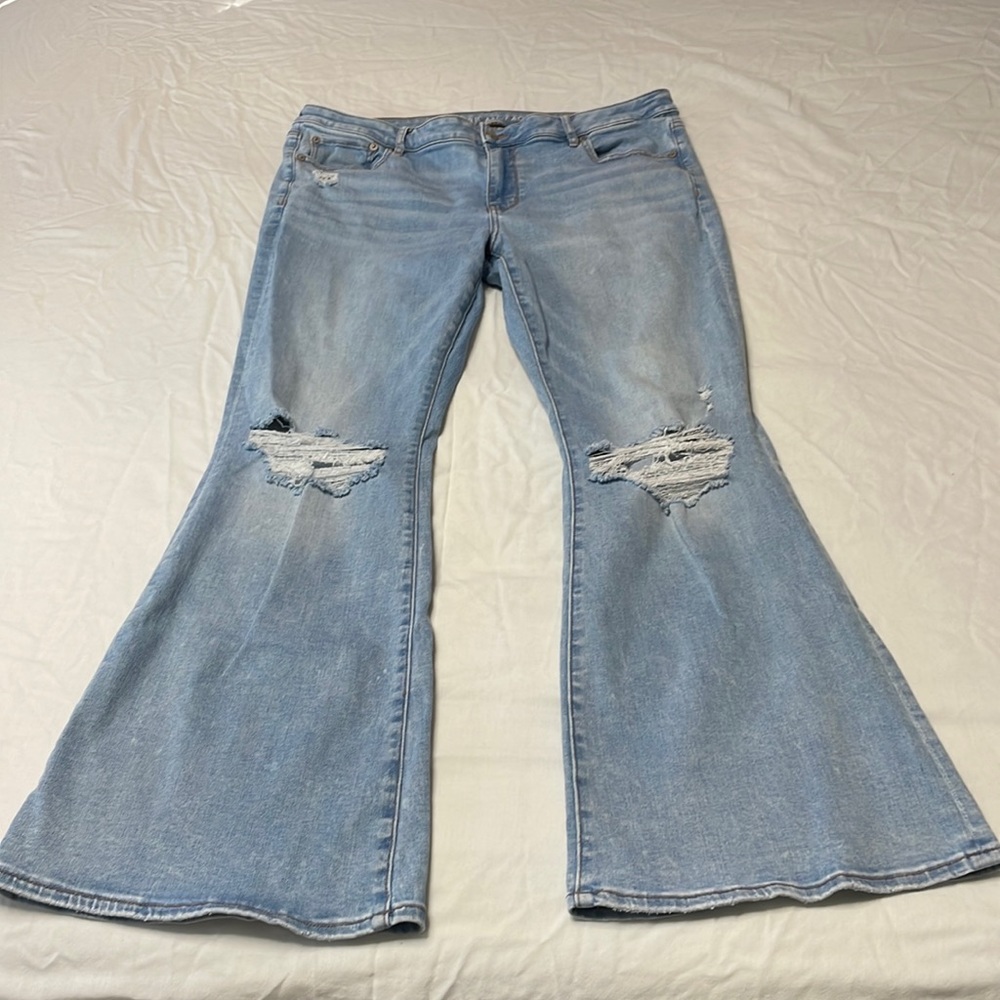AMERICAN EAGLE RIPPED LOW-RISE FLARE JEANS
